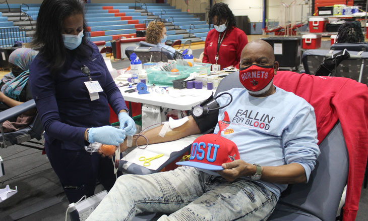 DSU alumnus Bernard Carr donates blood